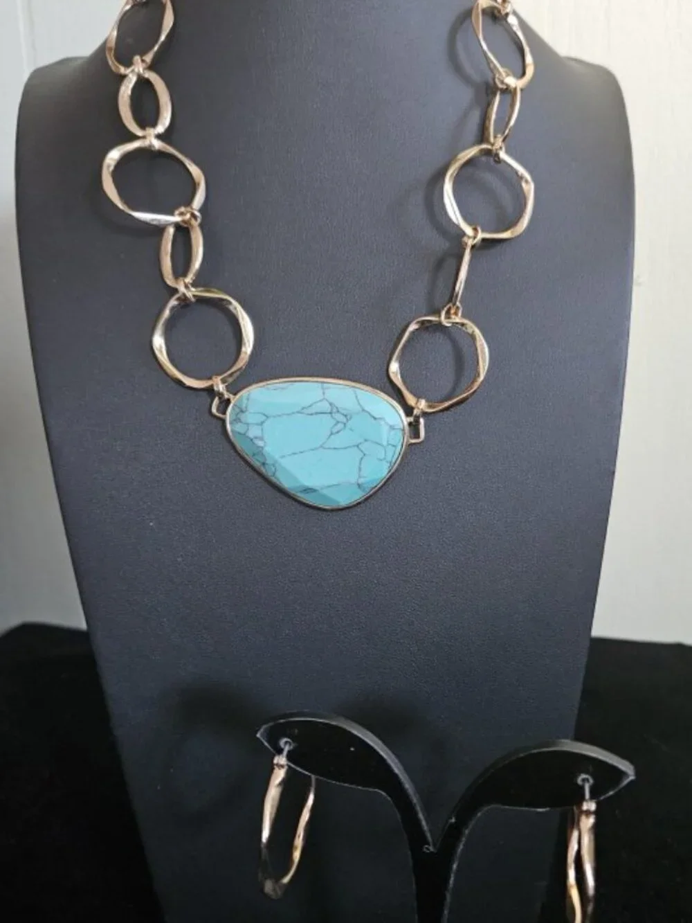 Vintage AVON Goldtone Chunky Chain Turquoise Blue Stone Necklace and Hoop Earrin